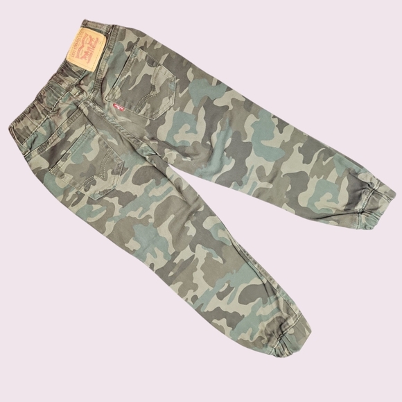 Levi's Boys Camouflage Jogger Pants Size 5 - Picture 2 of 3